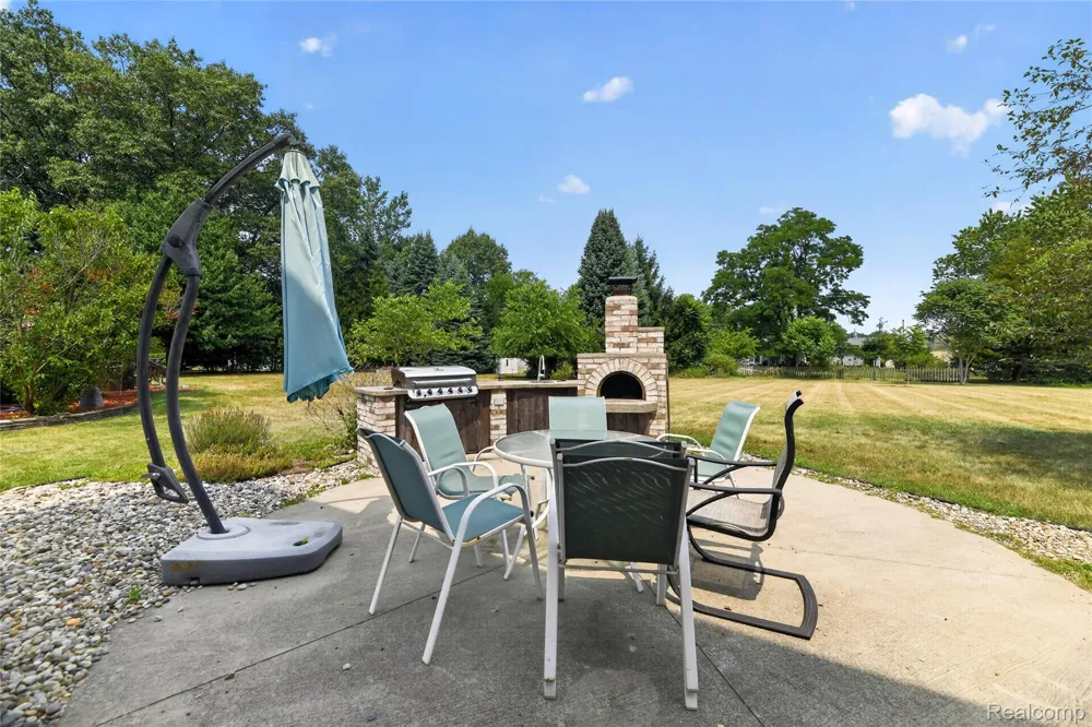 6452 Sandy Knoll Fenton Charter Township, MI 48451