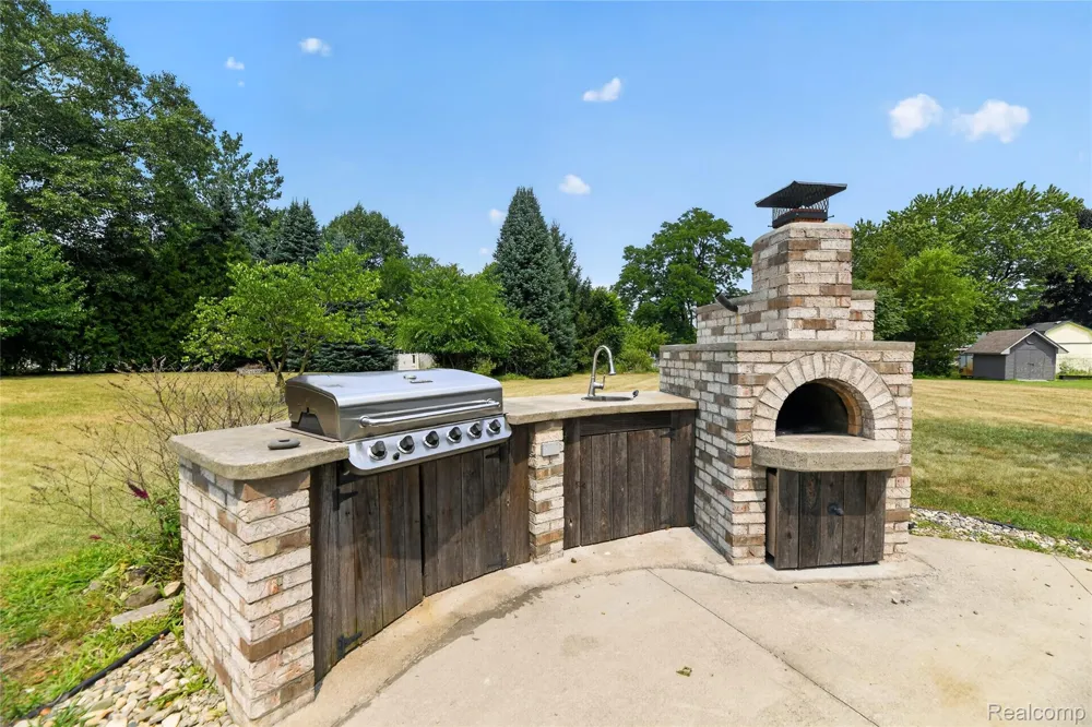 6452 Sandy Knoll Fenton Charter Township, MI 48451