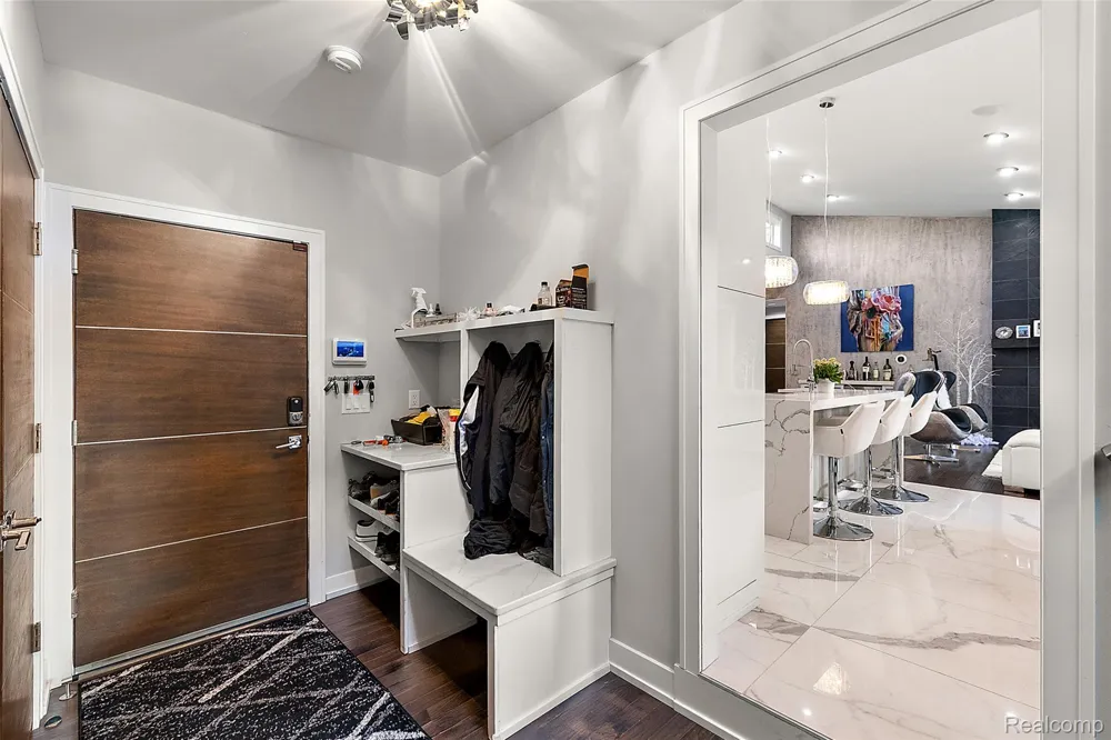 16281 Buckingham Avenue Beverly Hills Village, MI 48025