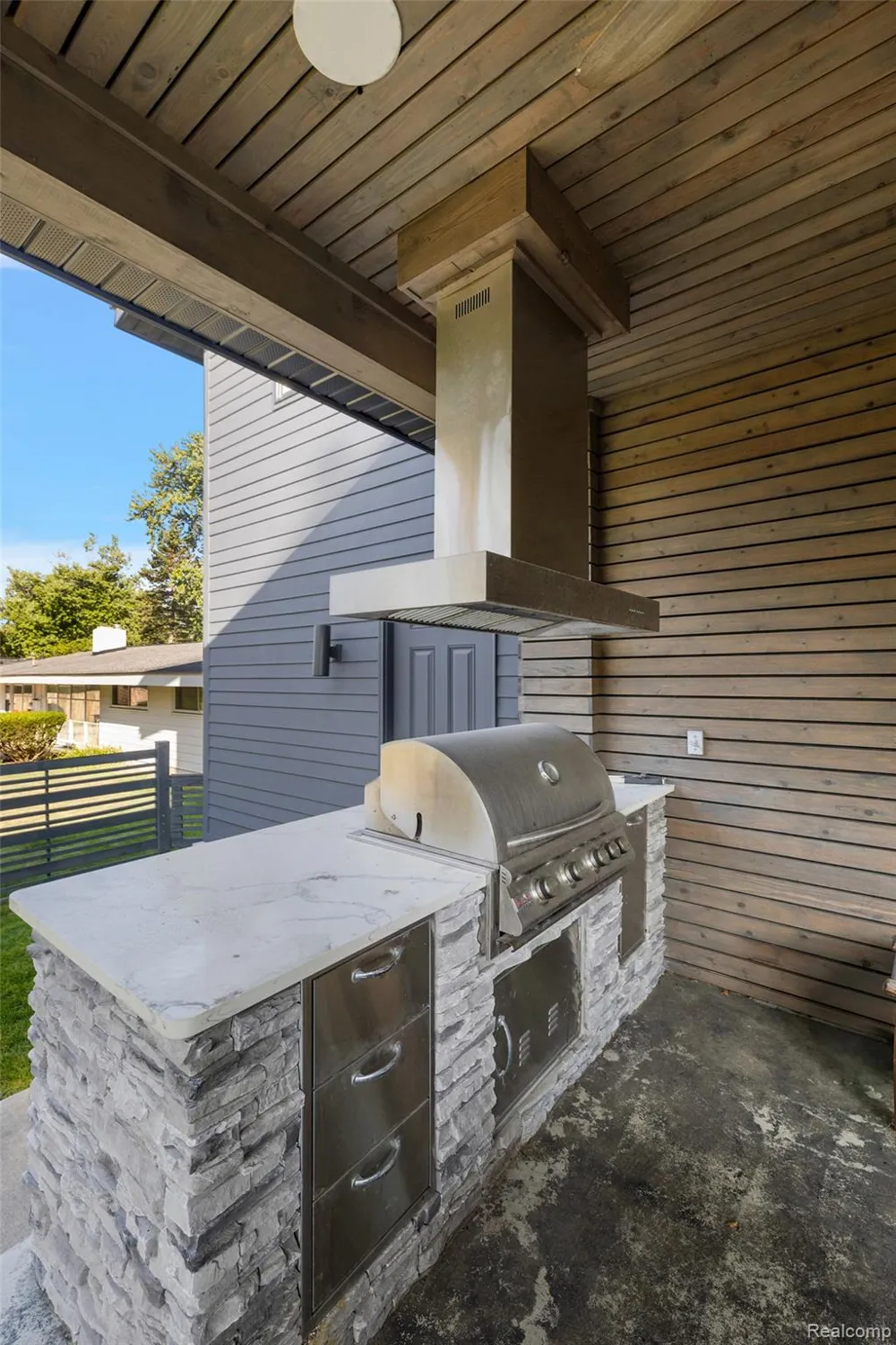 16281 Buckingham Avenue Beverly Hills Village, MI 48025