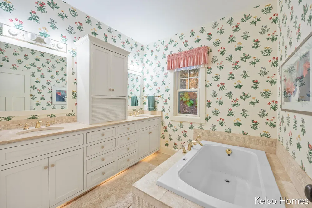 6664 Scenic Shores Drive Laketown Township, MI 49423