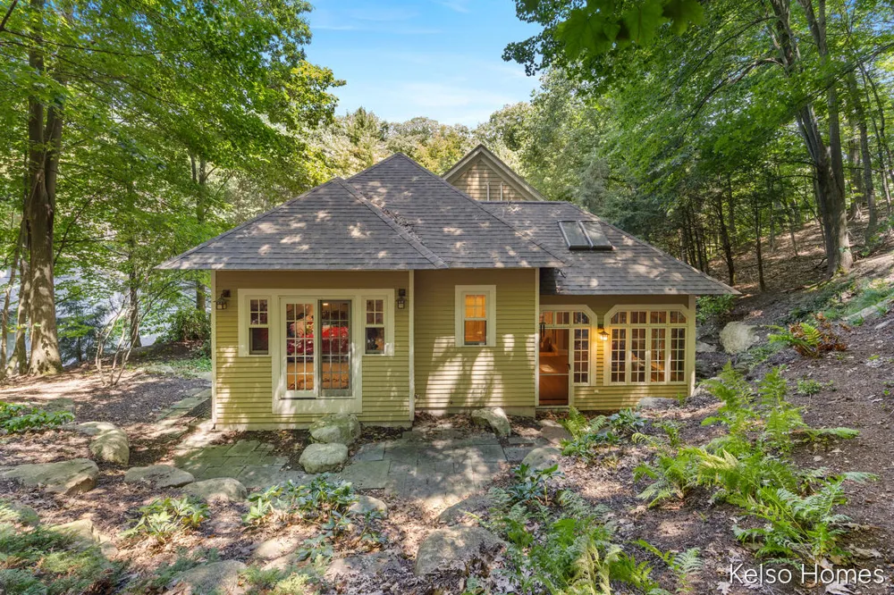 6664 Scenic Shores Drive Laketown Township, MI 49423