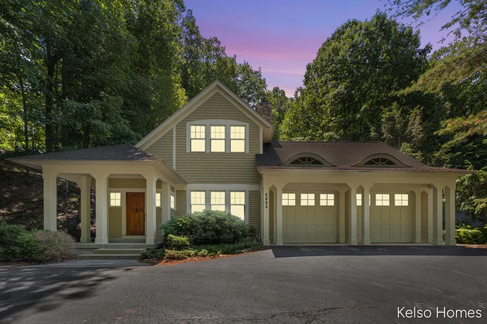 6664 Scenic Shores Drive Laketown Township, MI 49423