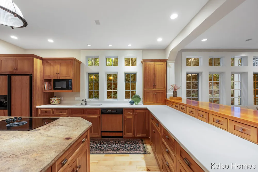 6664 Scenic Shores Drive Laketown Township, MI 49423