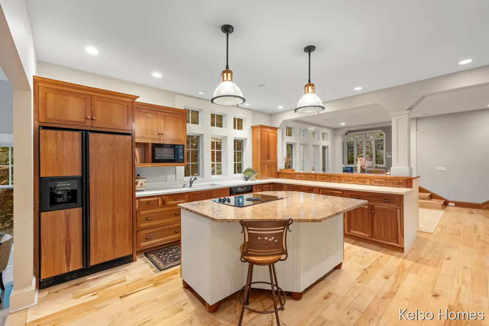 6664 Scenic Shores Drive Laketown Township, MI 49423