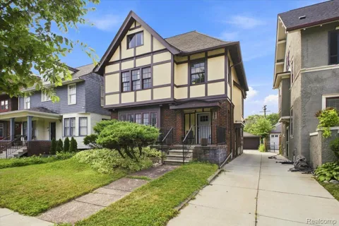 899 Edison Street