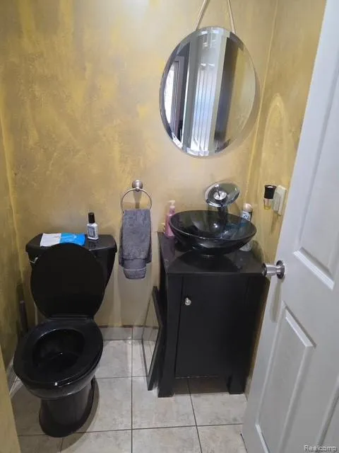 25501 Pembroke Avenue Redford Charter Township, MI 48240