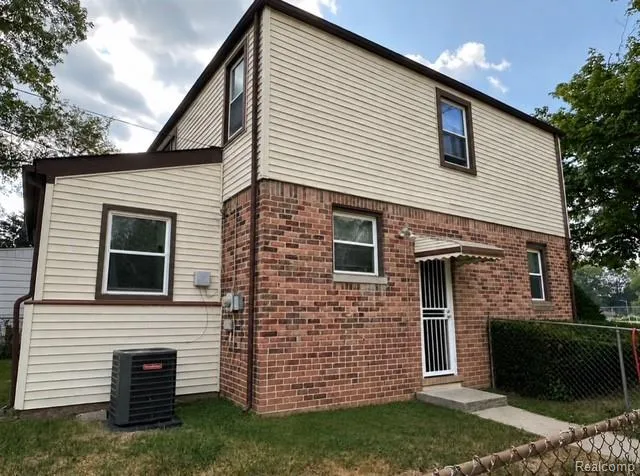 25501 Pembroke Avenue Redford Charter Township, MI 48240
