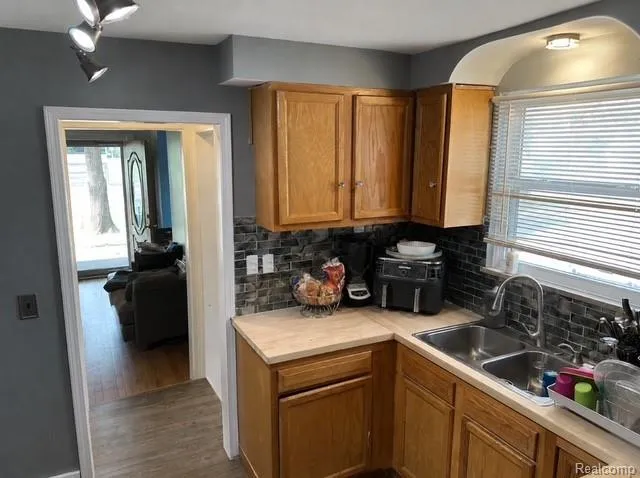 25501 Pembroke Avenue Redford Charter Township, MI 48240