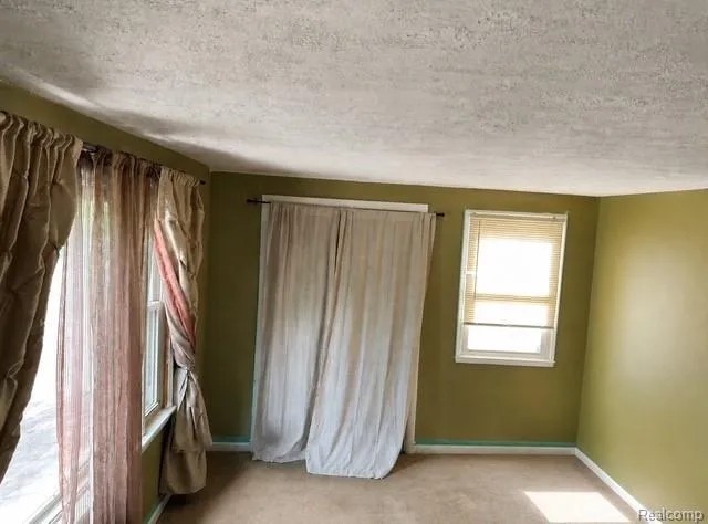 25501 Pembroke Avenue Redford Charter Township, MI 48240