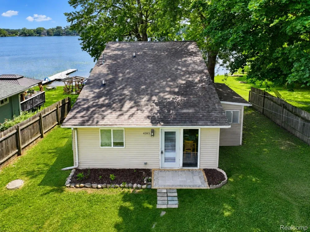 4165 Highcrest Drive Genoa Township, MI 48116