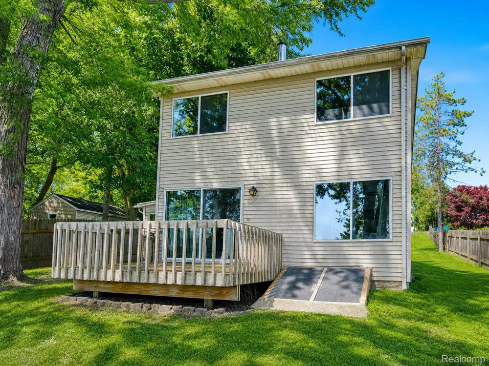4165 Highcrest Drive Genoa Township, MI 48116