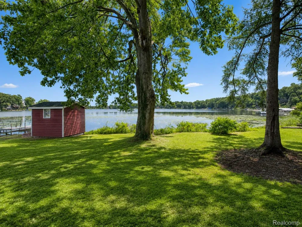 4165 Highcrest Drive Genoa Township, MI 48116