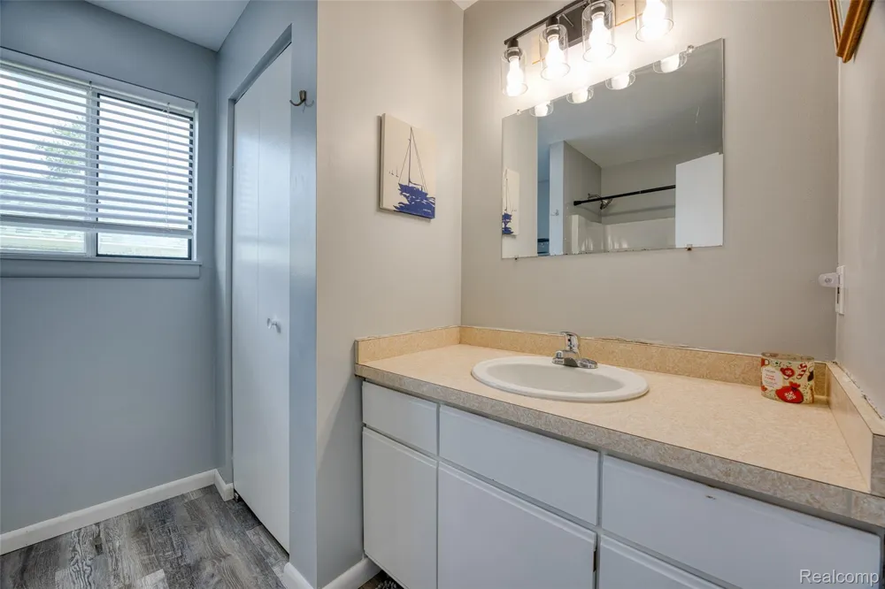 4165 Highcrest Drive Genoa Township, MI 48116