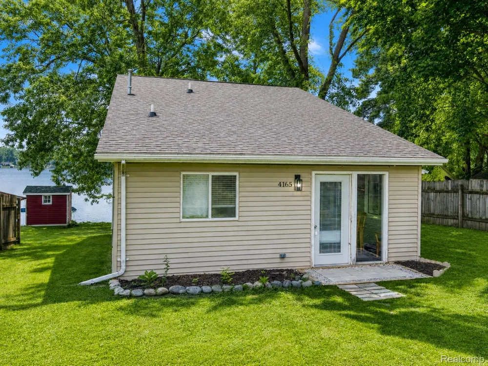 4165 Highcrest Drive Genoa Township, MI 48116