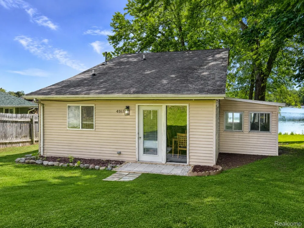 4165 Highcrest Drive Genoa Township, MI 48116