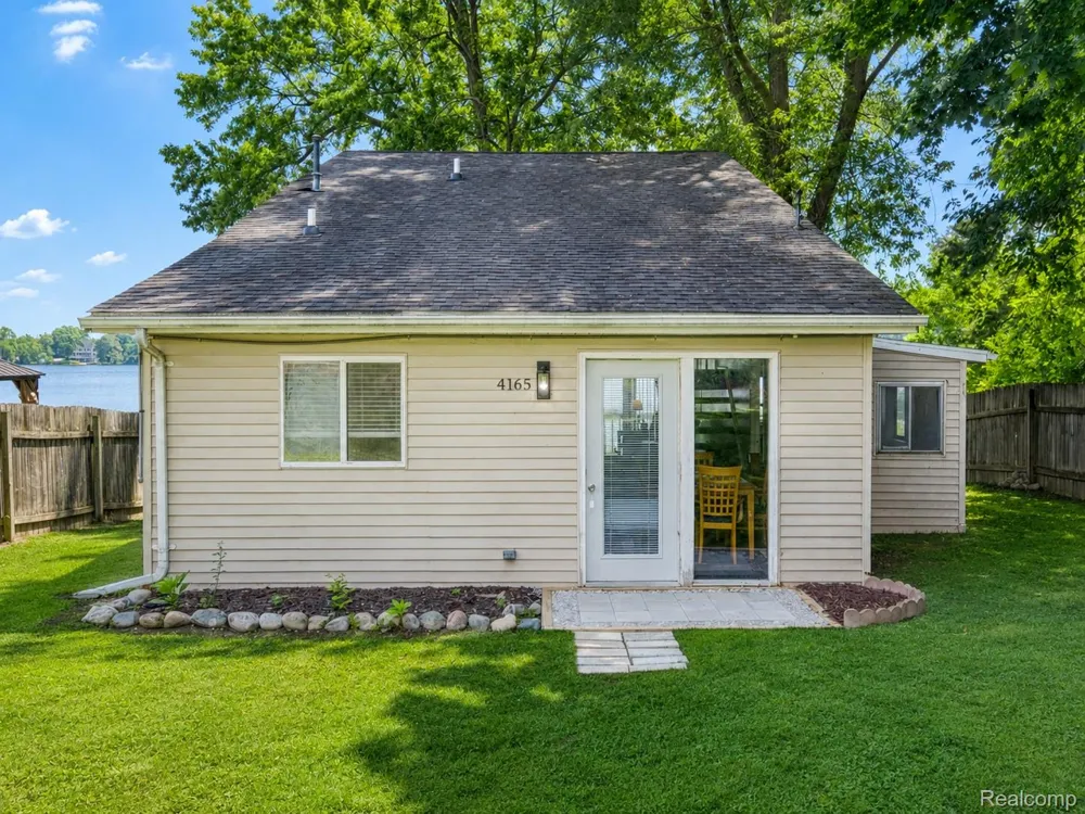 4165 Highcrest Drive Genoa Township, MI 48116