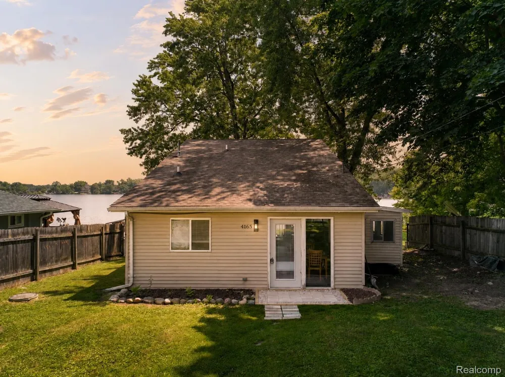 4165 Highcrest Drive Genoa Township, MI 48116