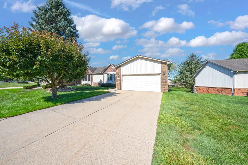 46753 Scotch Pine Lane Macomb Township, MI 48042