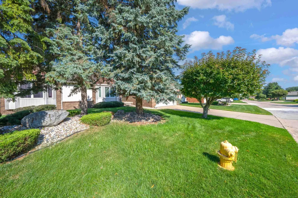 46753 Scotch Pine Lane Macomb Township, MI 48042