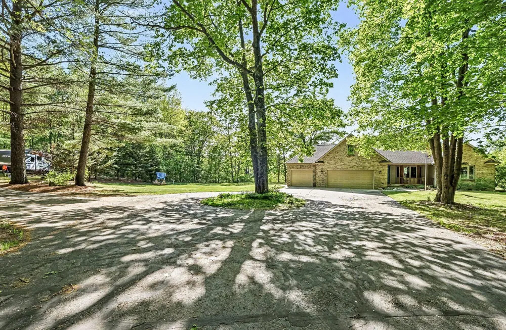 10835 Red Oak Ridge Reynolds Township, MI 49329