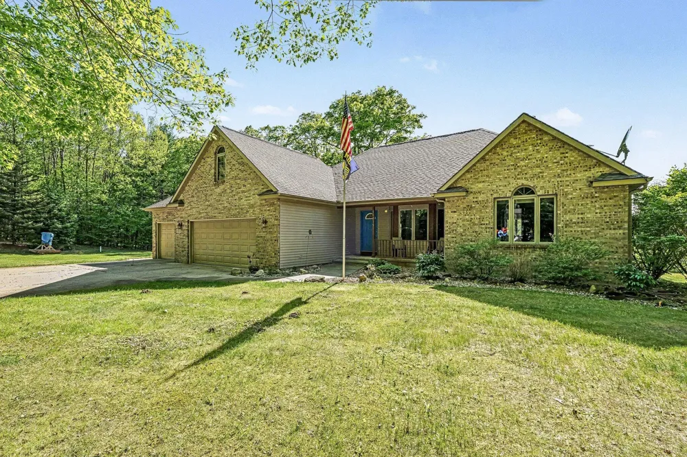 10835 Red Oak Ridge Reynolds Township, MI 49329