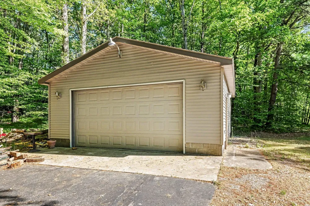 10835 Red Oak Ridge Reynolds Township, MI 49329