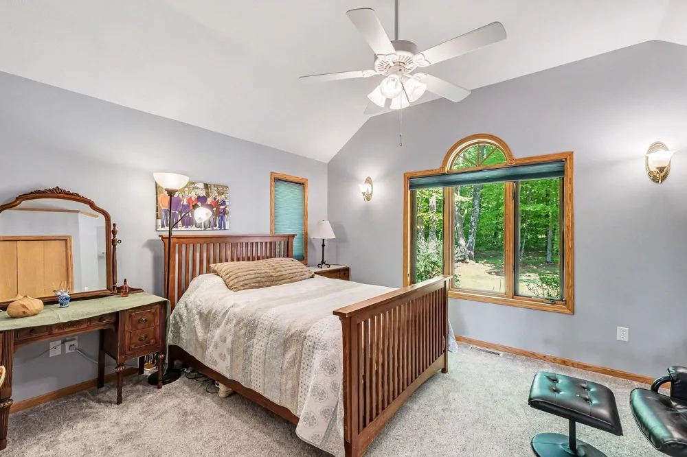 10835 Red Oak Ridge Reynolds Township, MI 49329