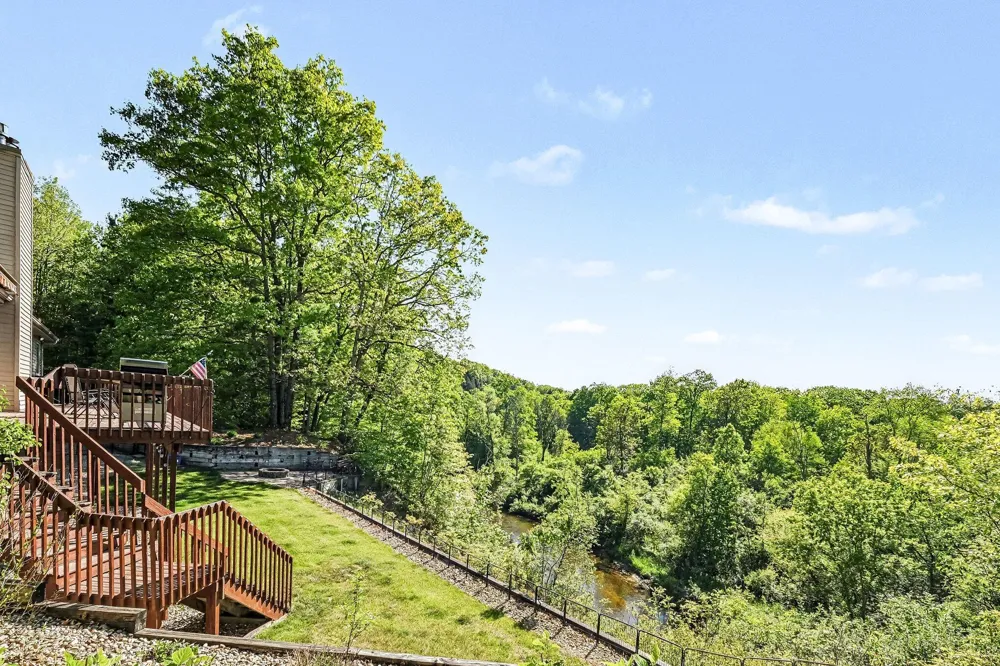 10835 Red Oak Ridge Reynolds Township, MI 49329