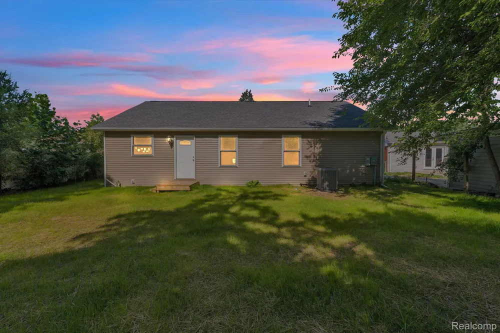 6653 Niagara Street Romulus City, MI 48174