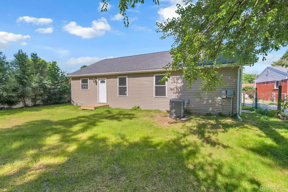 6653 Niagara Street Romulus City, MI 48174