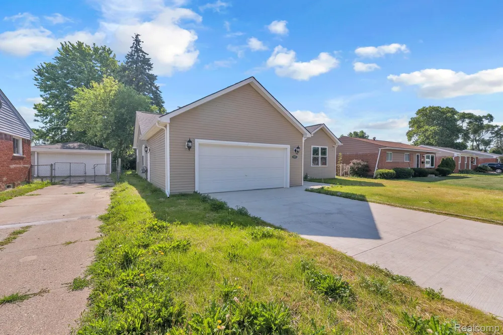 6653 Niagara Street Romulus City, MI 48174
