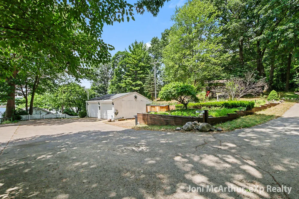 11613 Orchard Park Drive NE Algoma Township, MI 49345