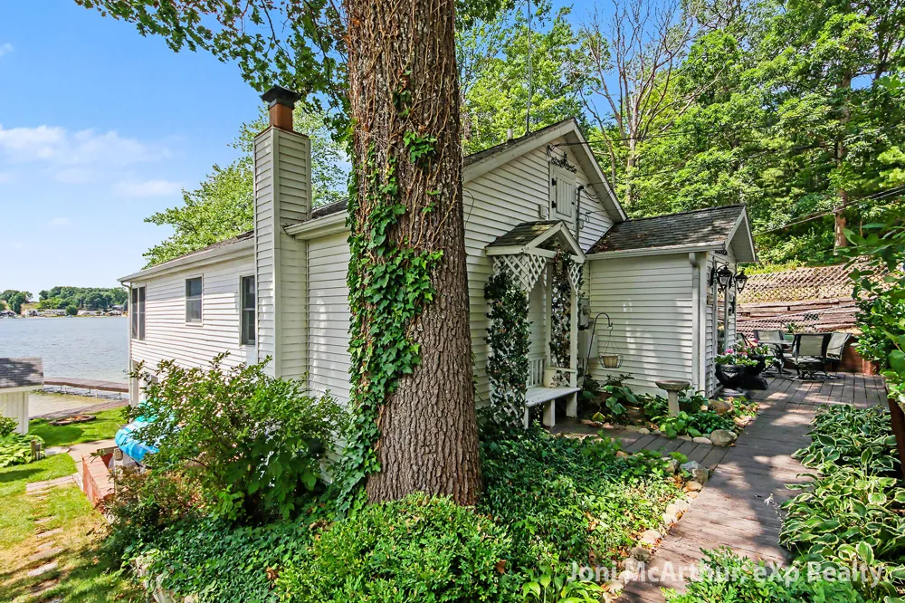 11613 Orchard Park Drive NE Algoma Township, MI 49345