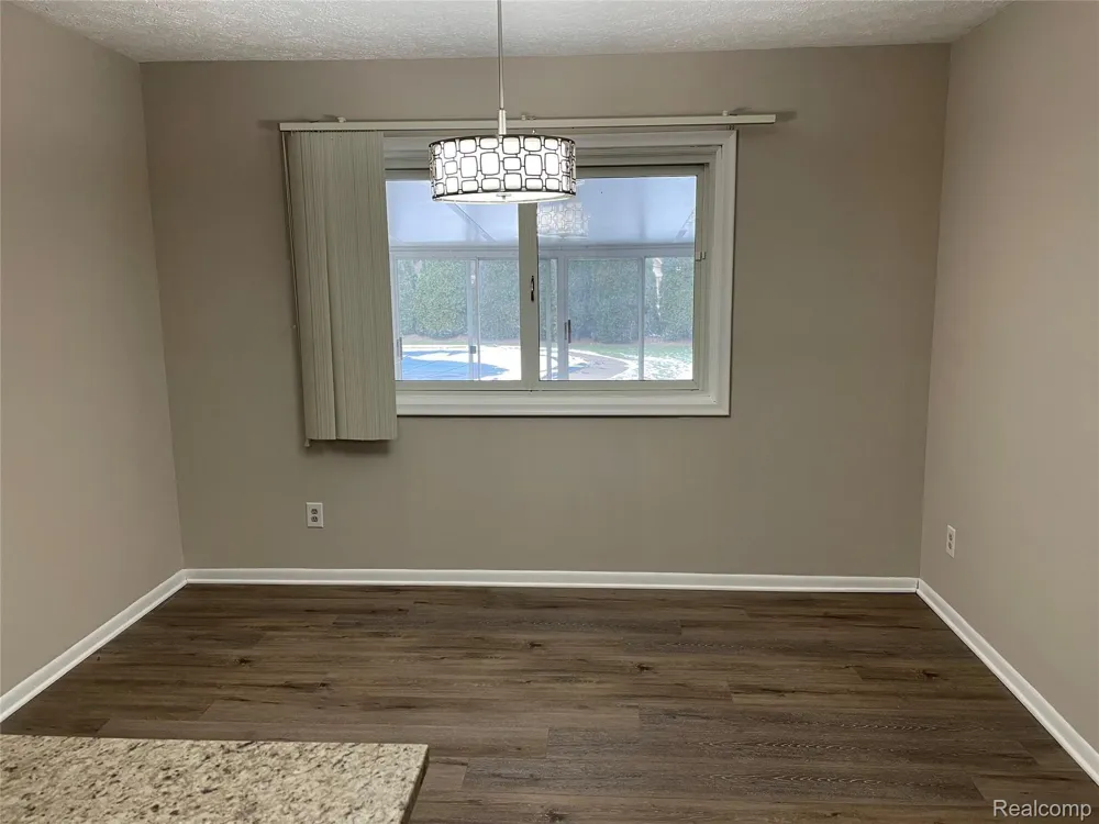 6820 FREDMOOR DRIVE Troy City, MI 48098