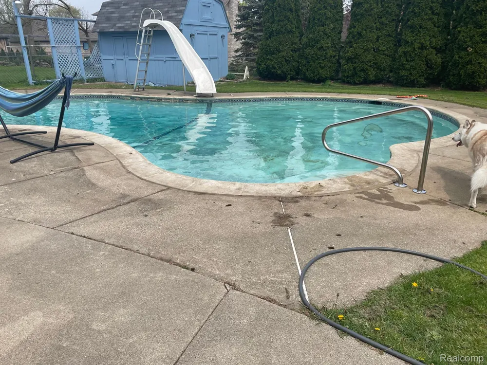 6820 FREDMOOR DRIVE Troy City, MI 48098