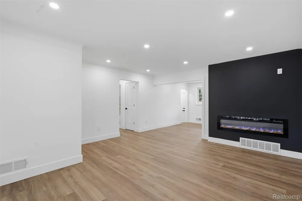 13741 Pearson Street Oak Park City, MI 48237