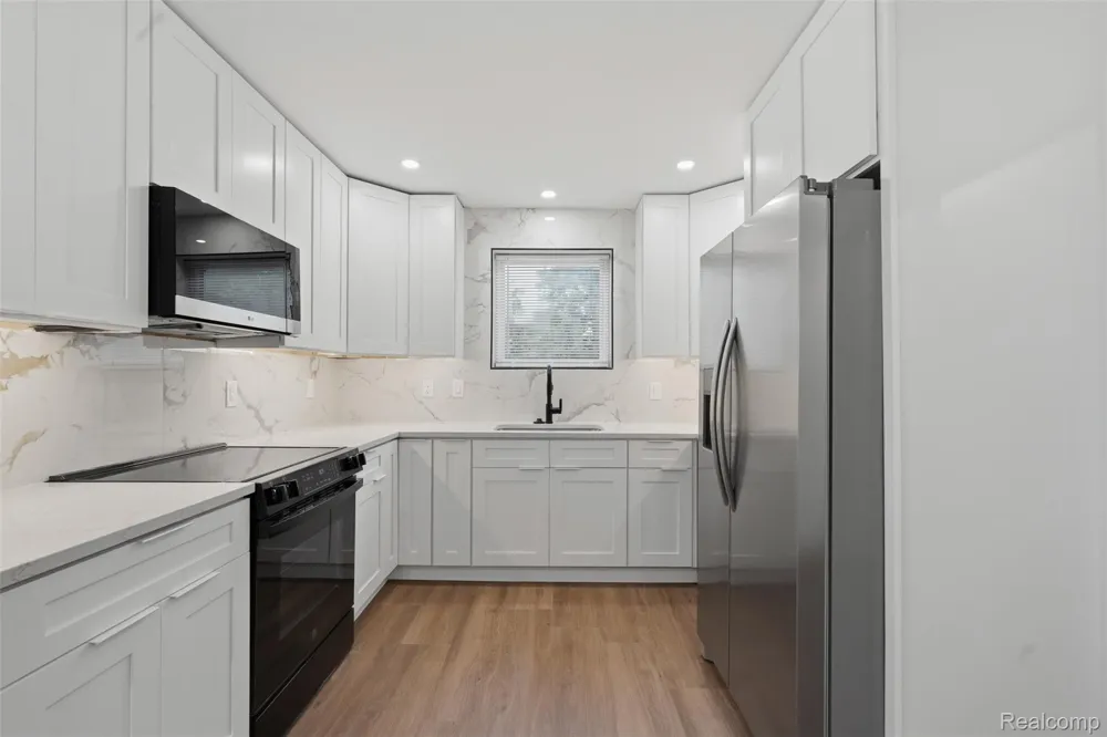 13741 Pearson Street Oak Park City, MI 48237
