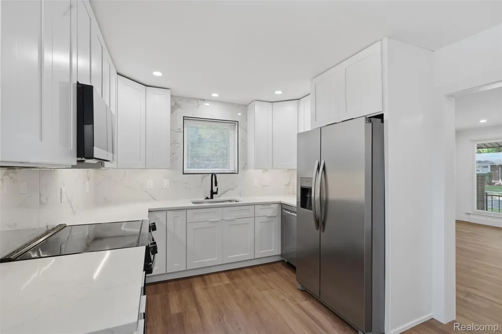 13741 Pearson Street Oak Park City, MI 48237