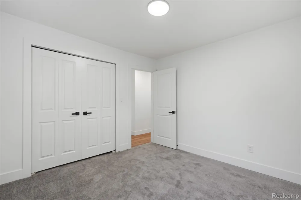 13741 Pearson Street Oak Park City, MI 48237