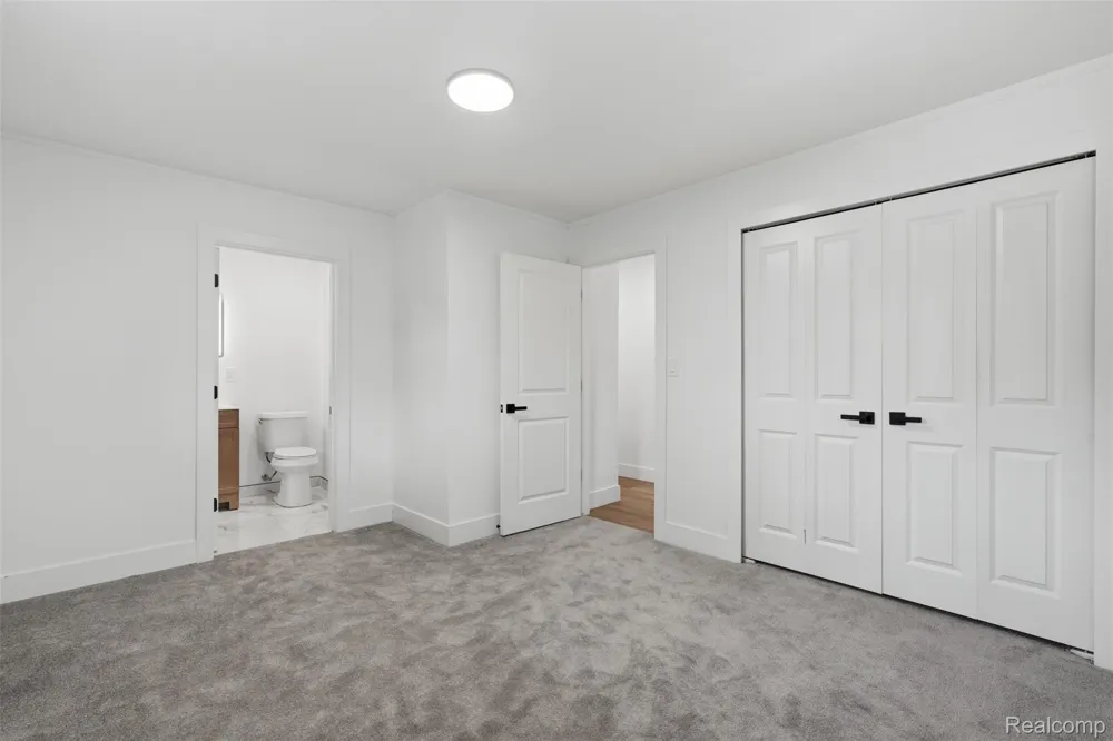 13741 Pearson Street Oak Park City, MI 48237