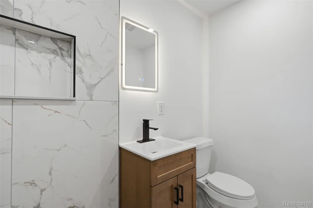 13741 Pearson Street Oak Park City, MI 48237