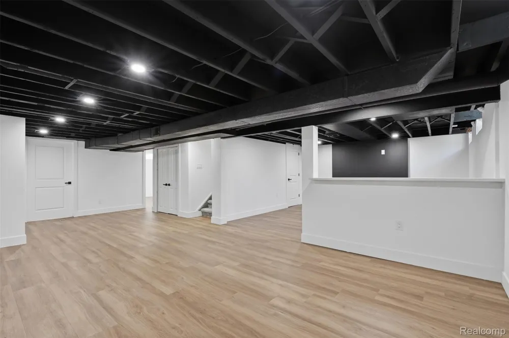 13741 Pearson Street Oak Park City, MI 48237