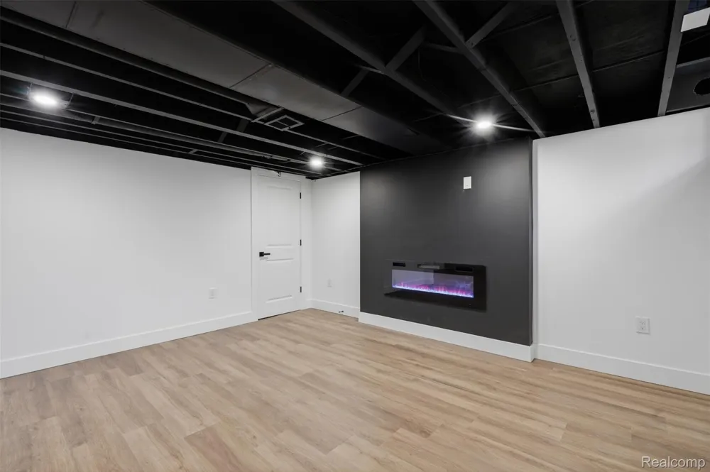 13741 Pearson Street Oak Park City, MI 48237