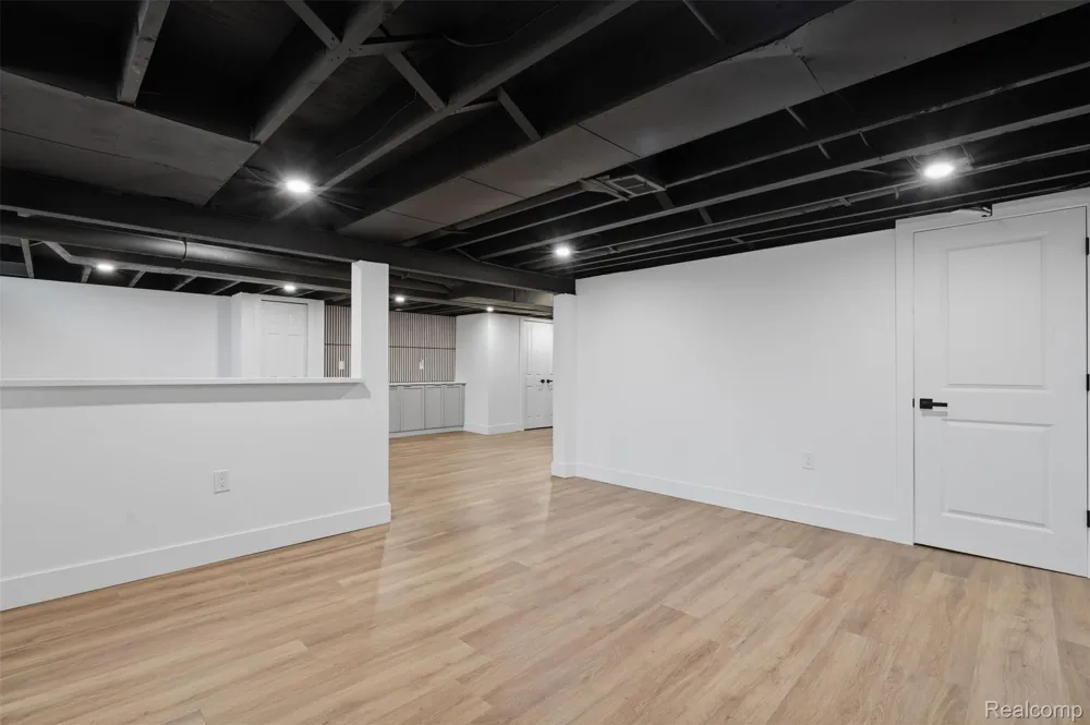 13741 Pearson Street Oak Park City, MI 48237