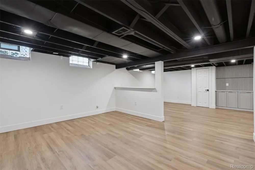 13741 Pearson Street Oak Park City, MI 48237
