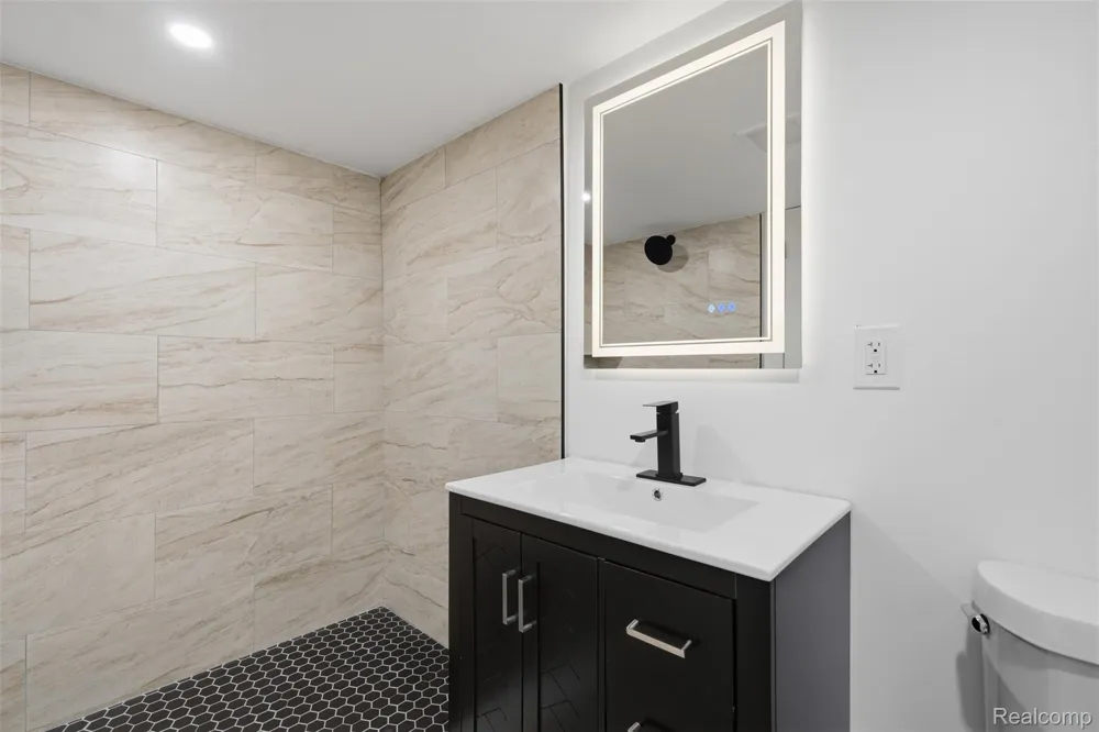 13741 Pearson Street Oak Park City, MI 48237