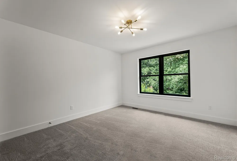 2065 Richwood Road Auburn Hills City, MI 48326