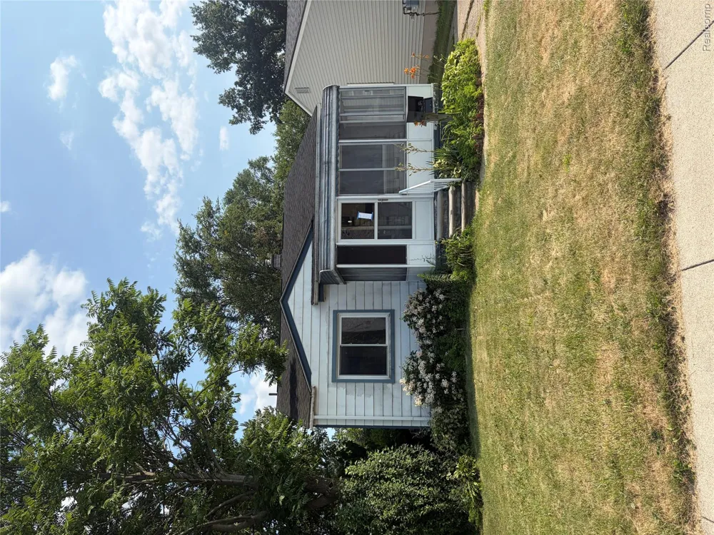 1746 E Goulson Avenue Hazel Park City, MI 48030