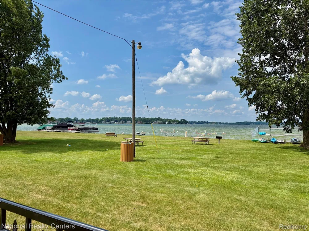 1669 Cass Lake Road #D Keego Harbor City, MI 48320
